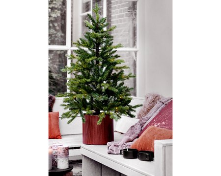 Artificial pre-lit tree 120cm with micro LEDs.  Battery-operated