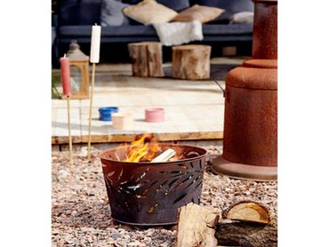 Metal fire bowl, rust