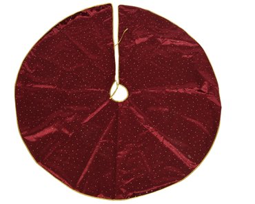 Tree skirt in traditional red velvet