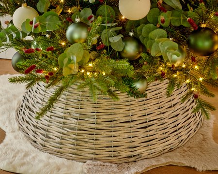 Tree skirt willow